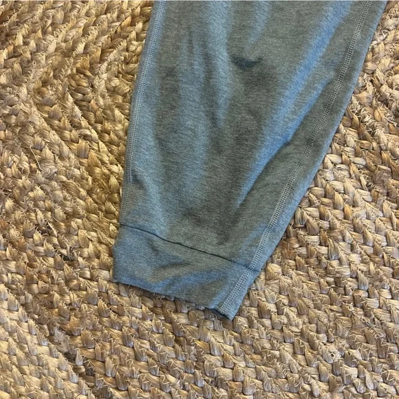 Vuori Performance Jogger - Size M (EUC) - Picture 9 of 9